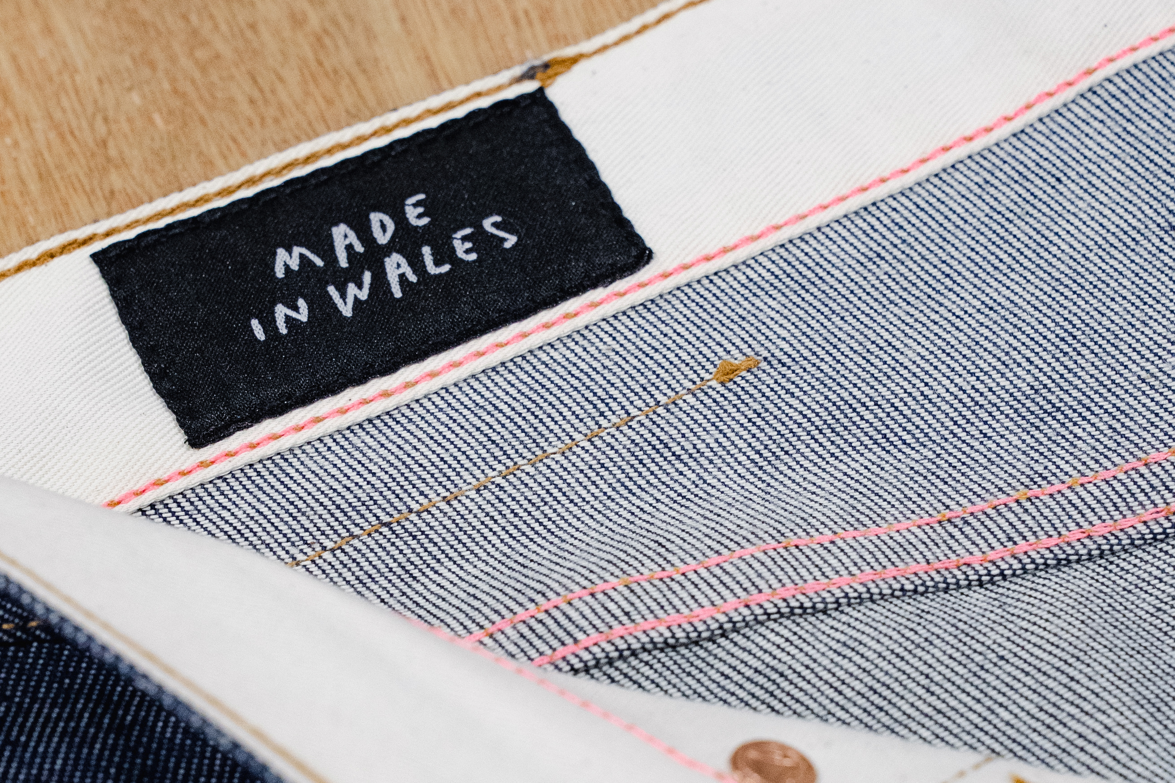 Rapha x Hiut Denim | デニムと職人技が織りなすサイクリングの美学 