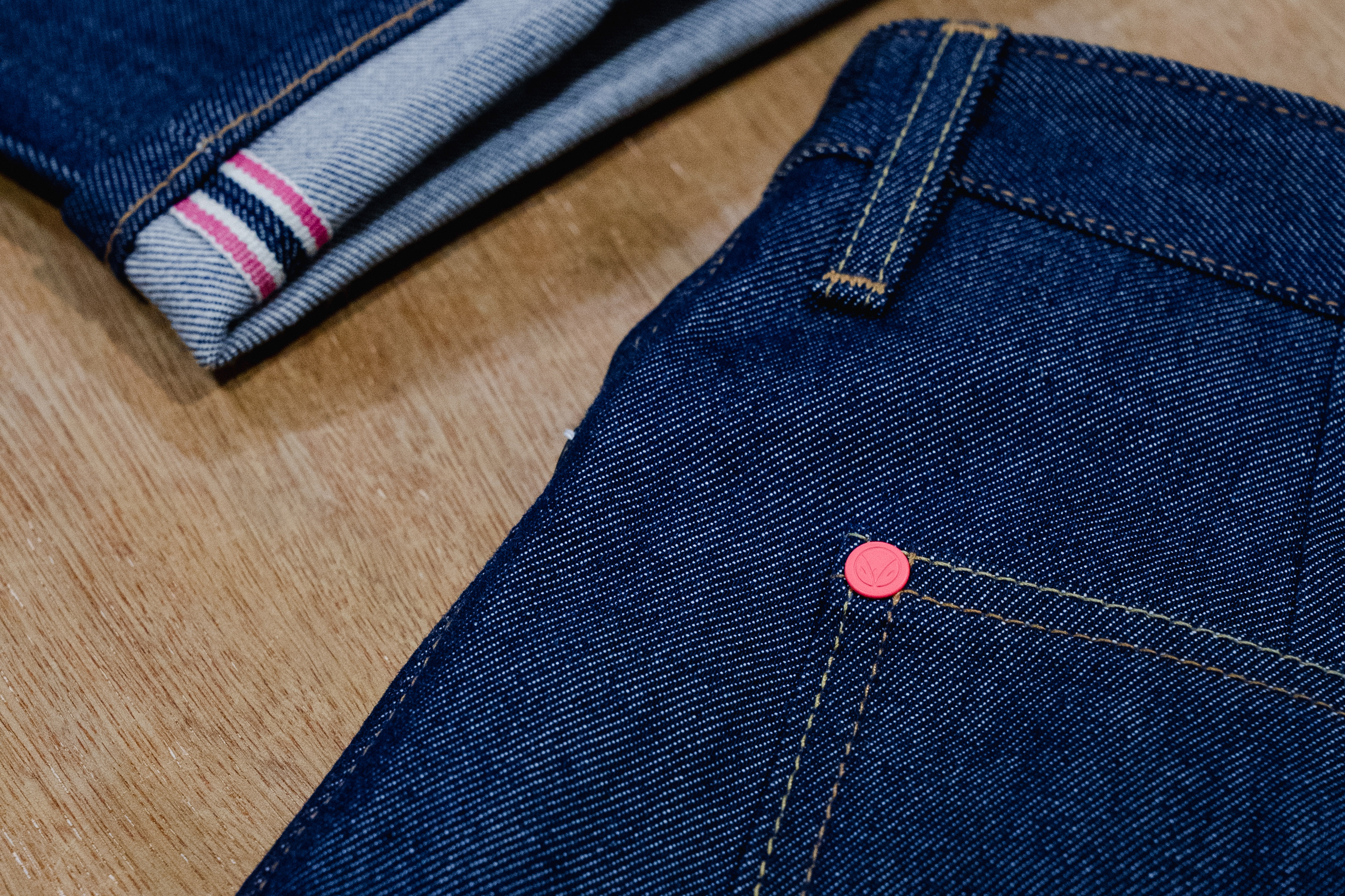 Rapha x Hiut Denim | デニムと職人技が織りなすサイクリングの美学 