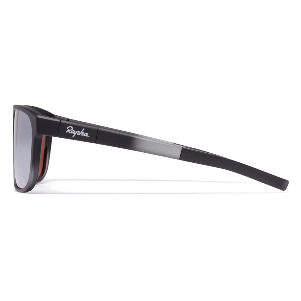 Men Curved sunglasses Black color with lens only €70.00