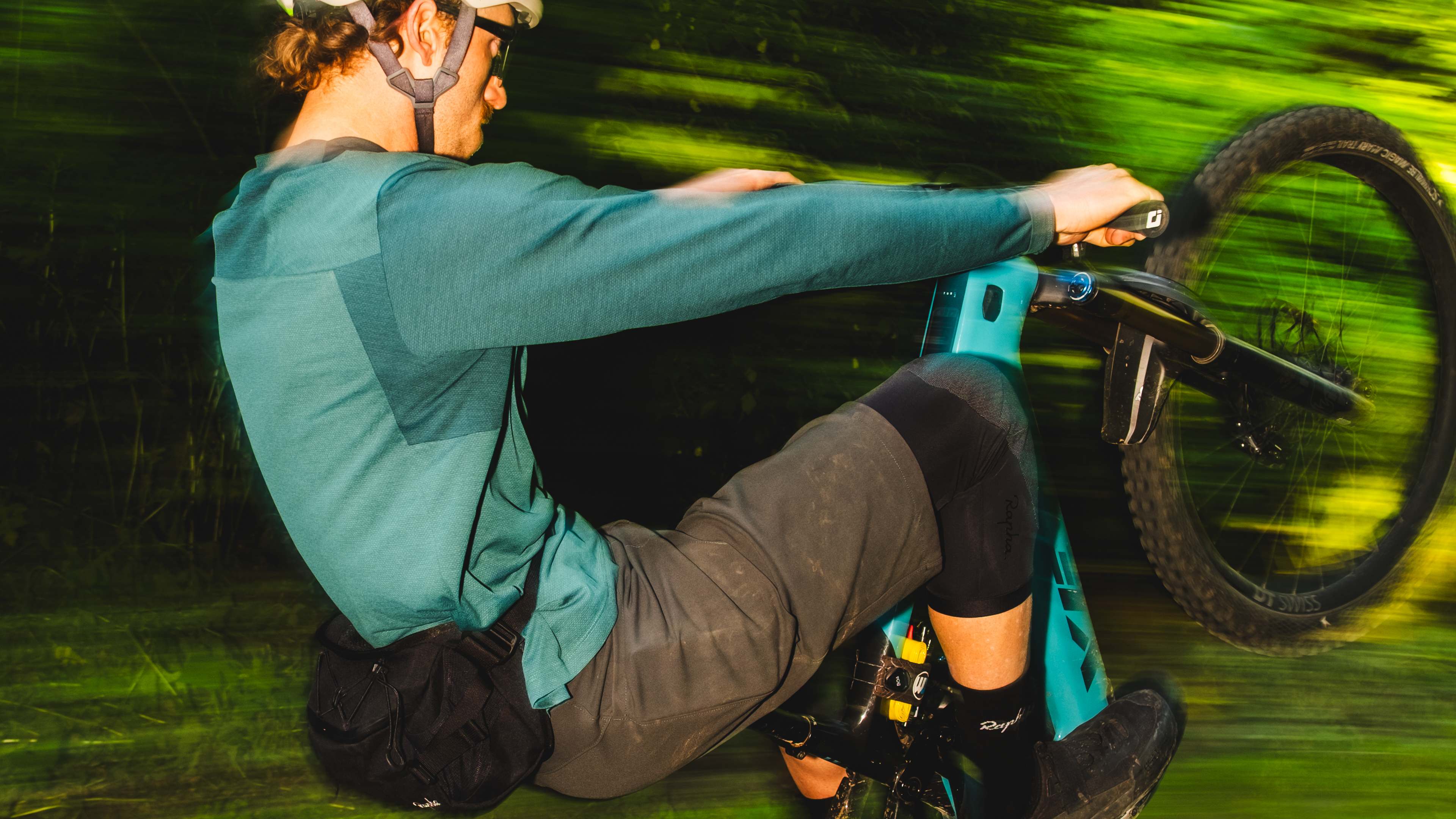 RAPHA MOUNTAIN BIKE. TAKE ON THE TRAILS.