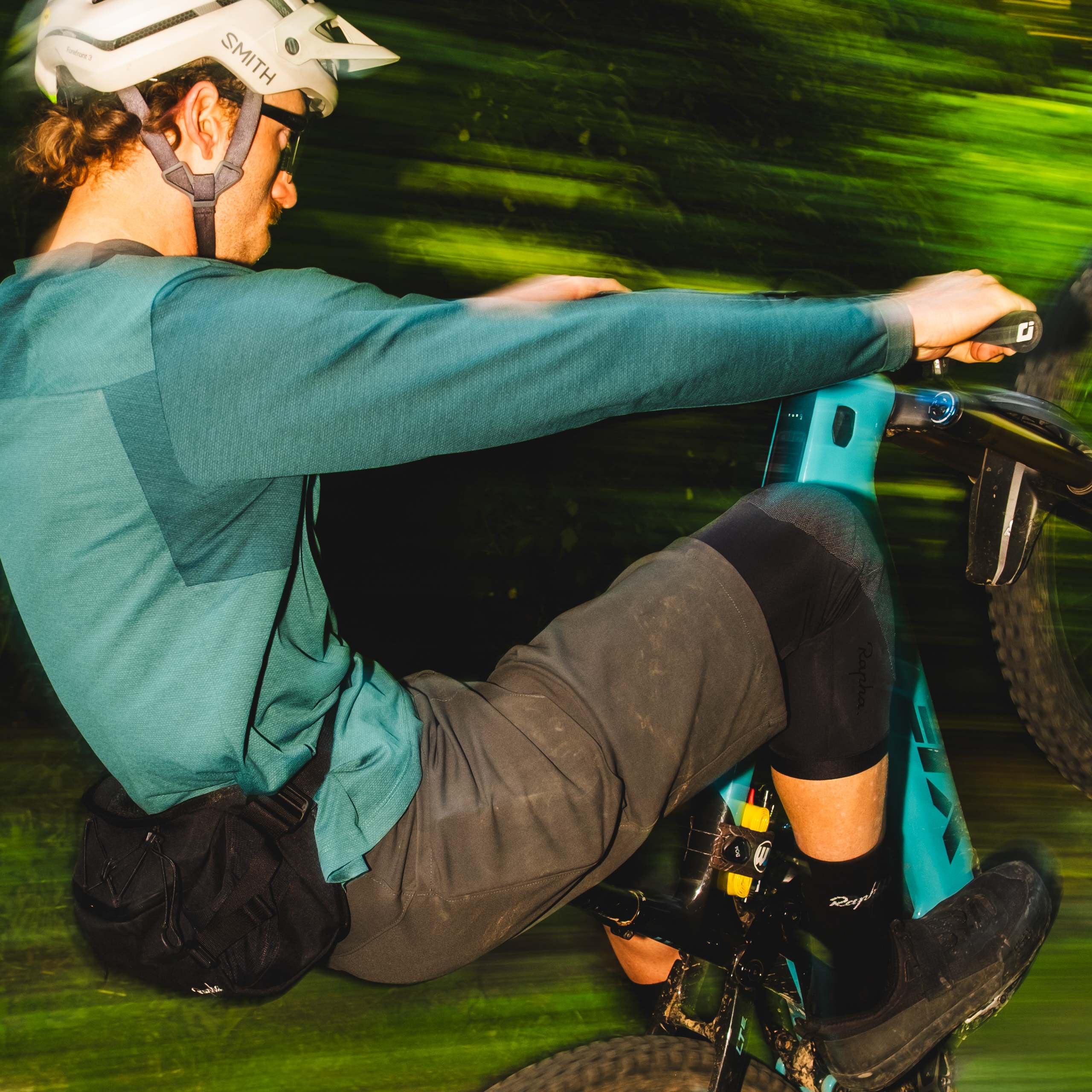RAPHA MOUNTAIN BIKE. TAKE ON THE TRAILS.