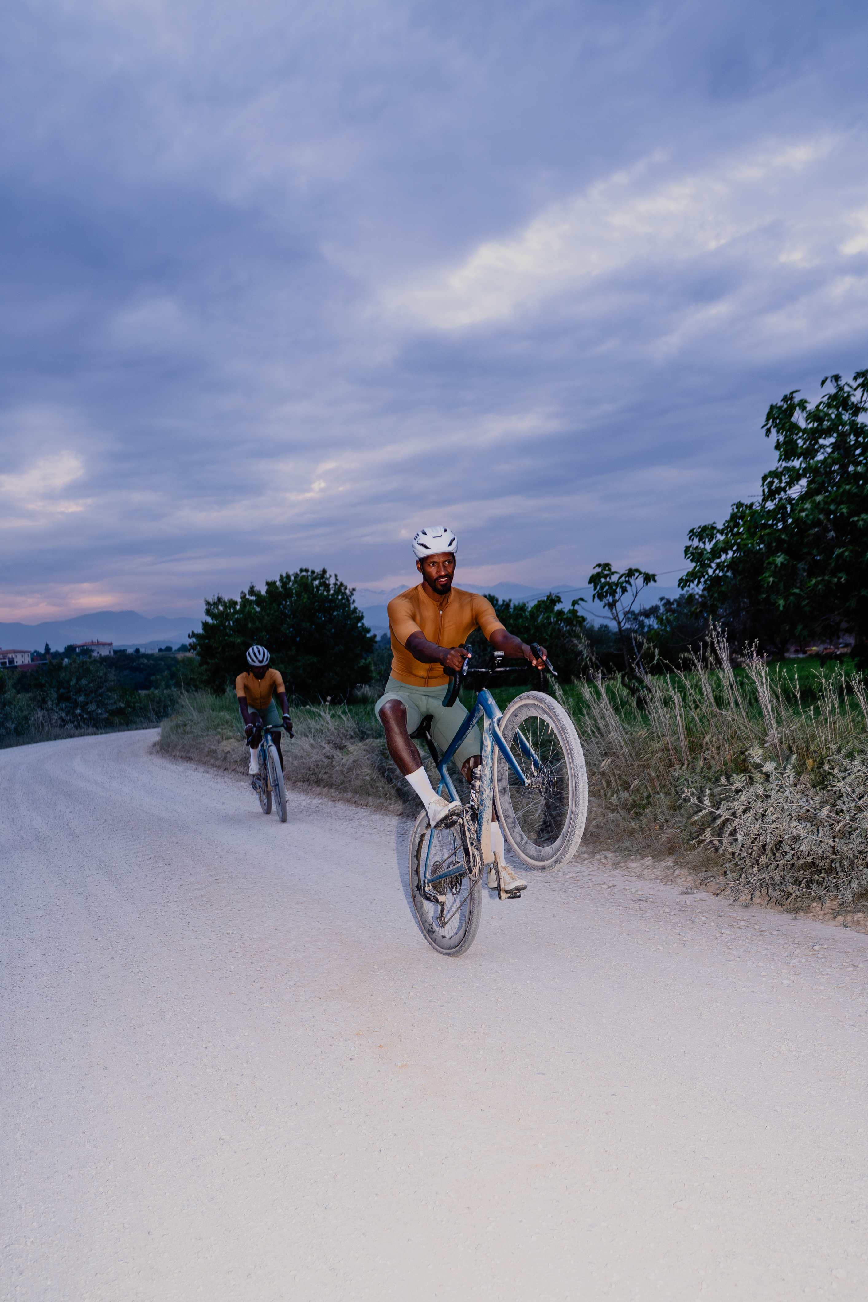 GRAVEL RIDING