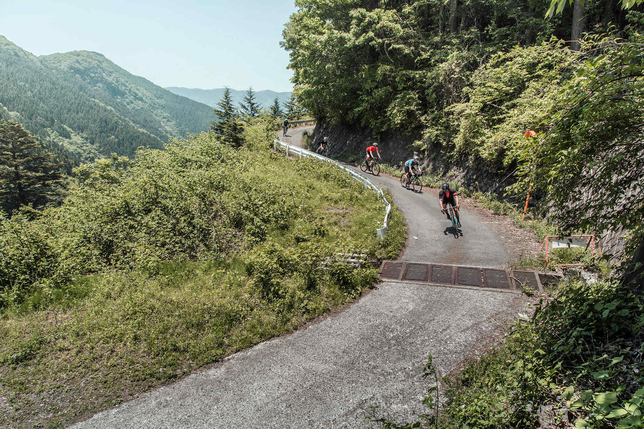 Rapha　PROTEAM　今なら2,000円OFFクーポン使えます。 Rapha Proteam Gravel Jersey レースのために快適性と収納性を