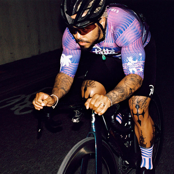 優れた機能性とデザイン性を兼ね備えるシティ用アウター Rapha