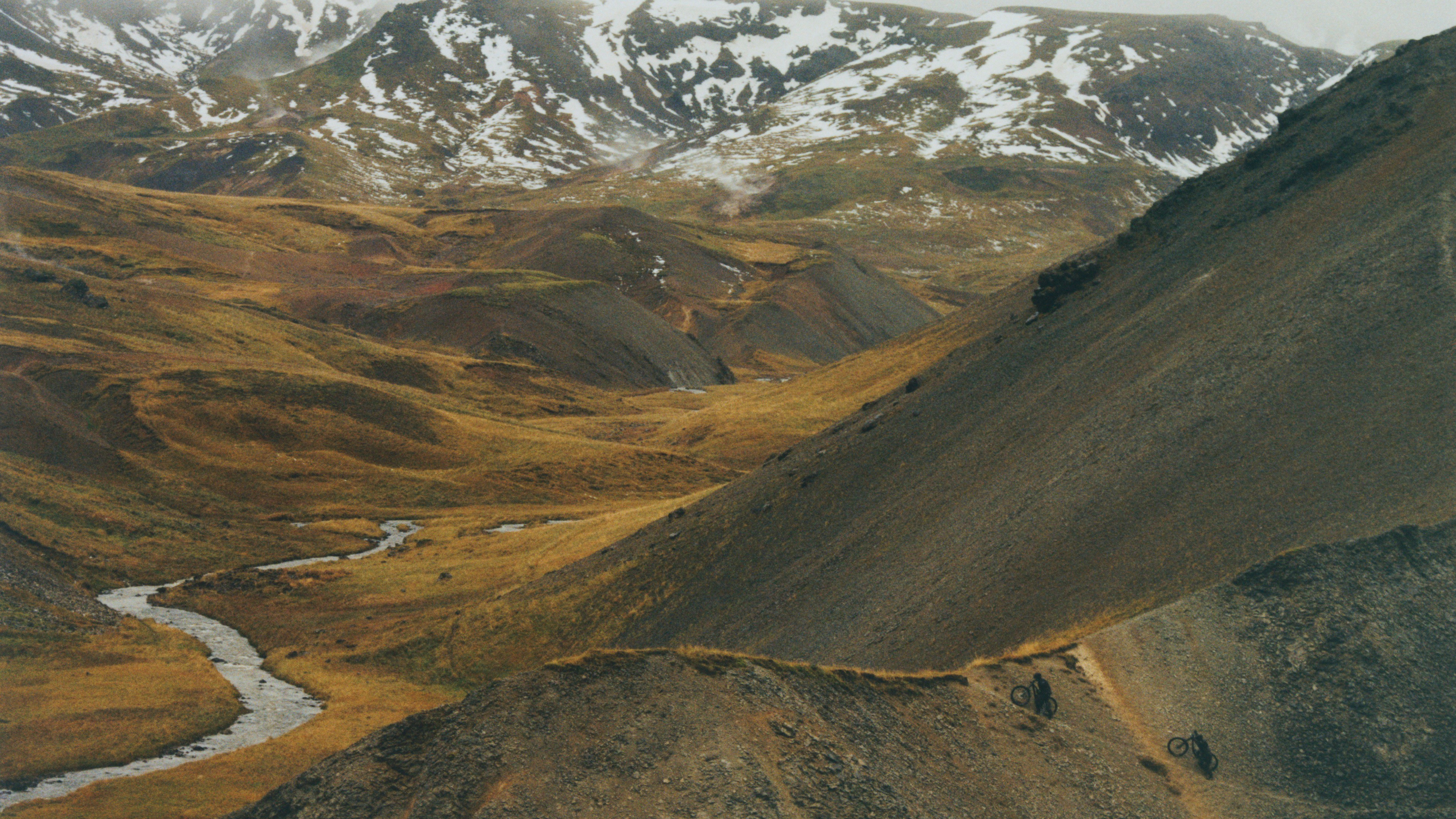 Rapha Launches Gore-Tex Mountain Bike Pants - Waterproof pants for the  worst condition