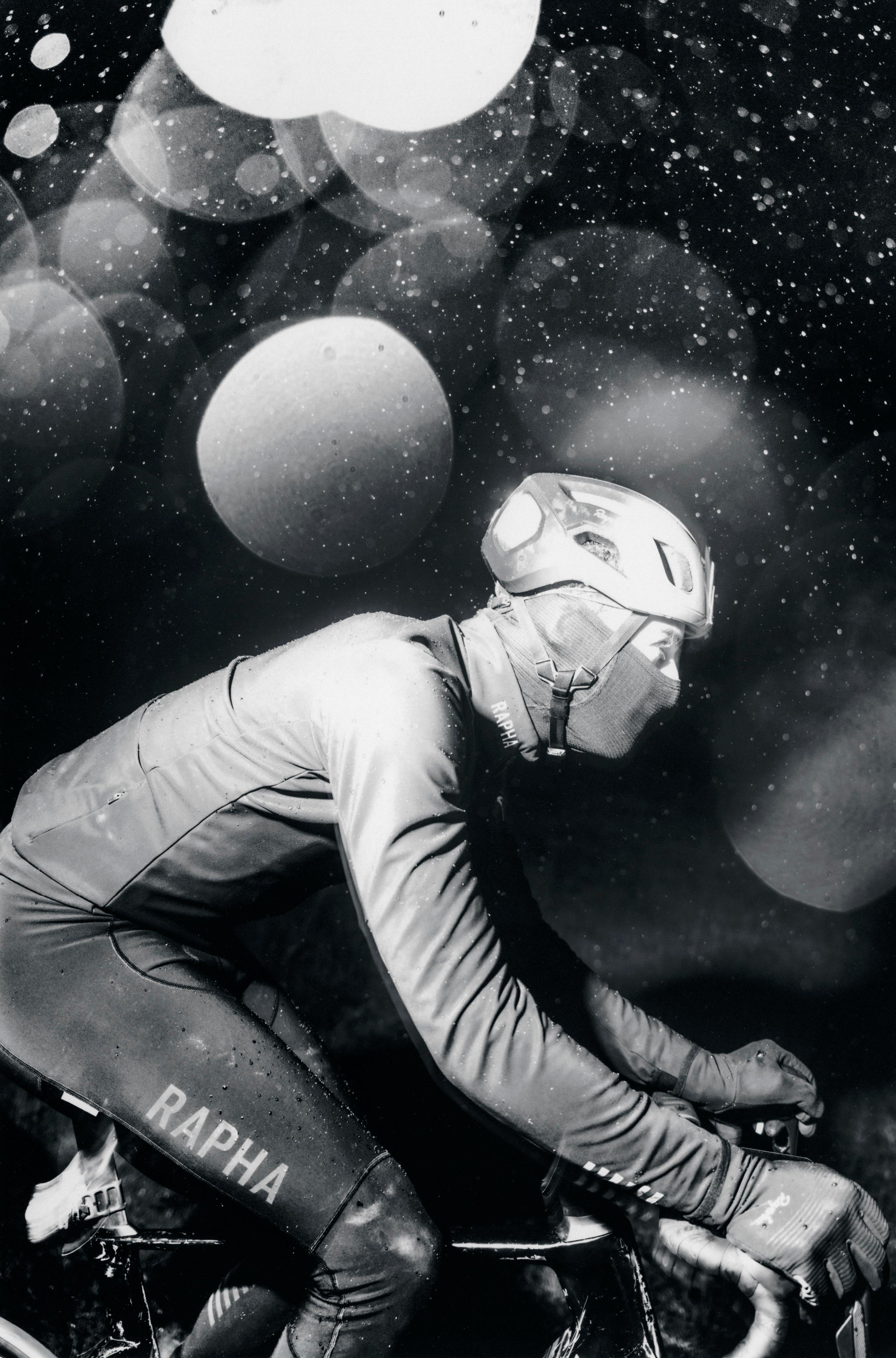 Rapha の『雨から体を守るため』のガイド・メンズ編 | Rapha