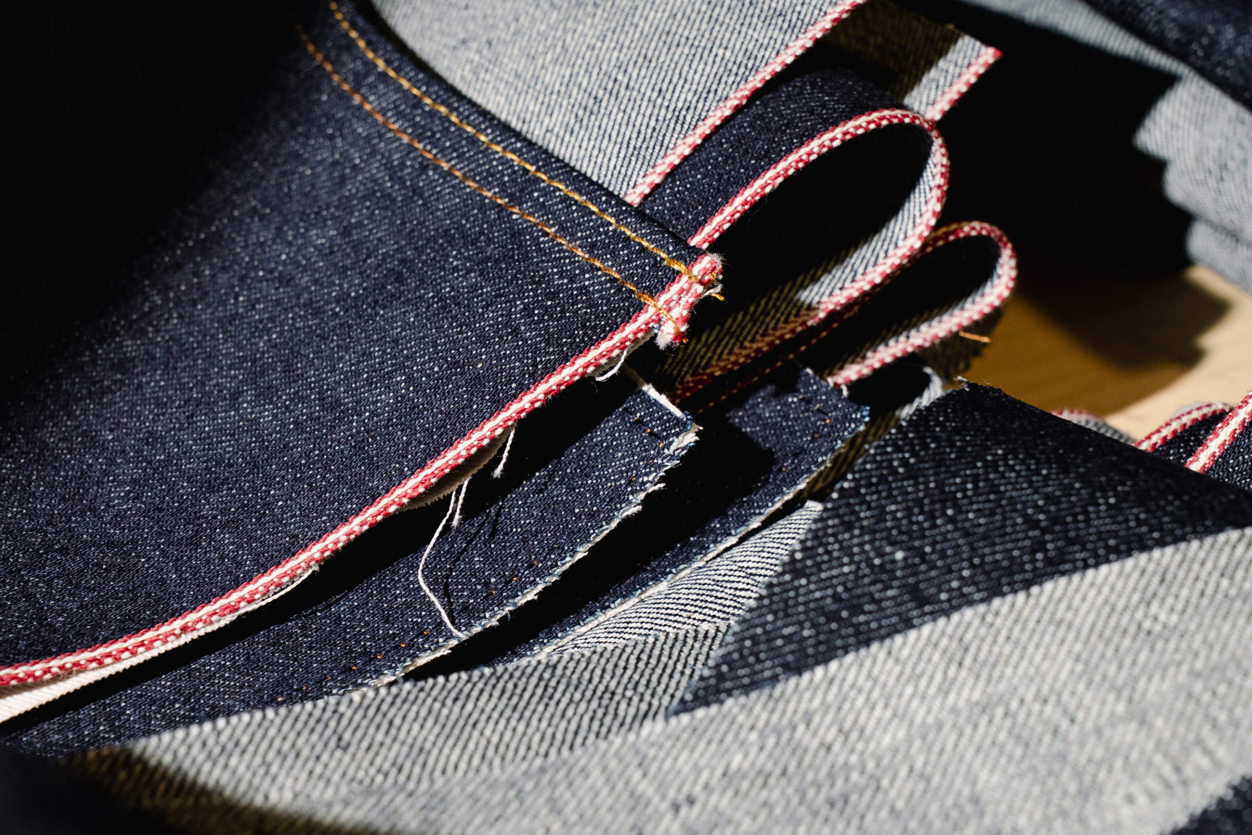 Rapha x Hiut Denim | デニムと職人技が織りなすサイクリングの美学