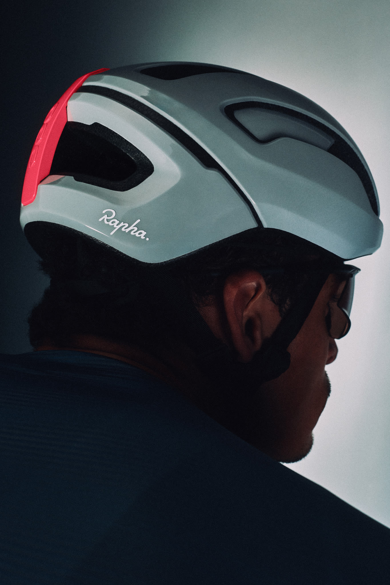 サイクリング ヘルメットの MIPS テクノロジーを学ぶ | Rapha + POC