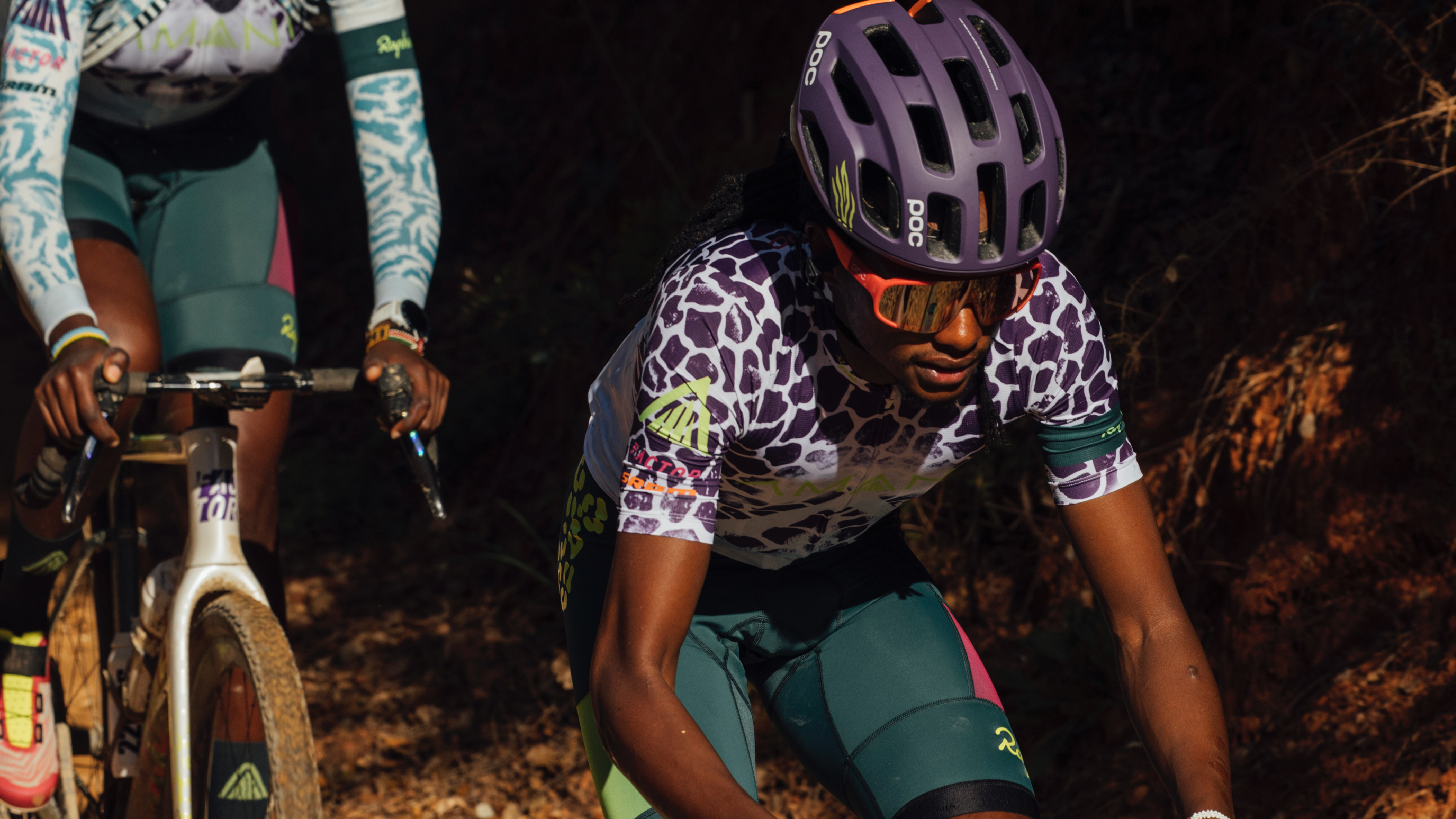 AMANI メンズ プロチーム トレーニング カーゴ ビブショーツ | Rapha