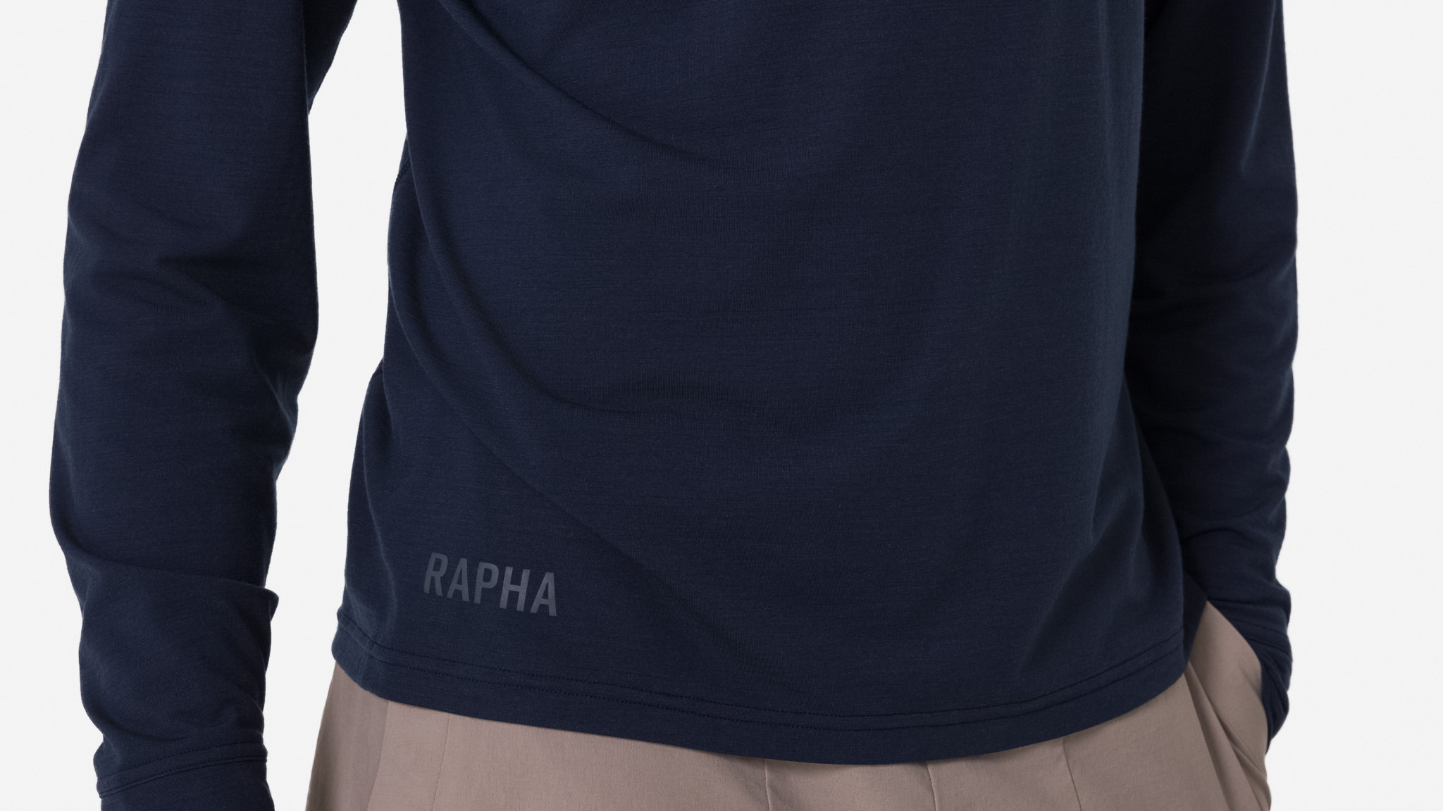 新品 Rapha メンズ メリノ ロングスリーブ ベースレイヤー ネイビー 私がメリノウールの虜になったきっかけの一着。Raphaのベース