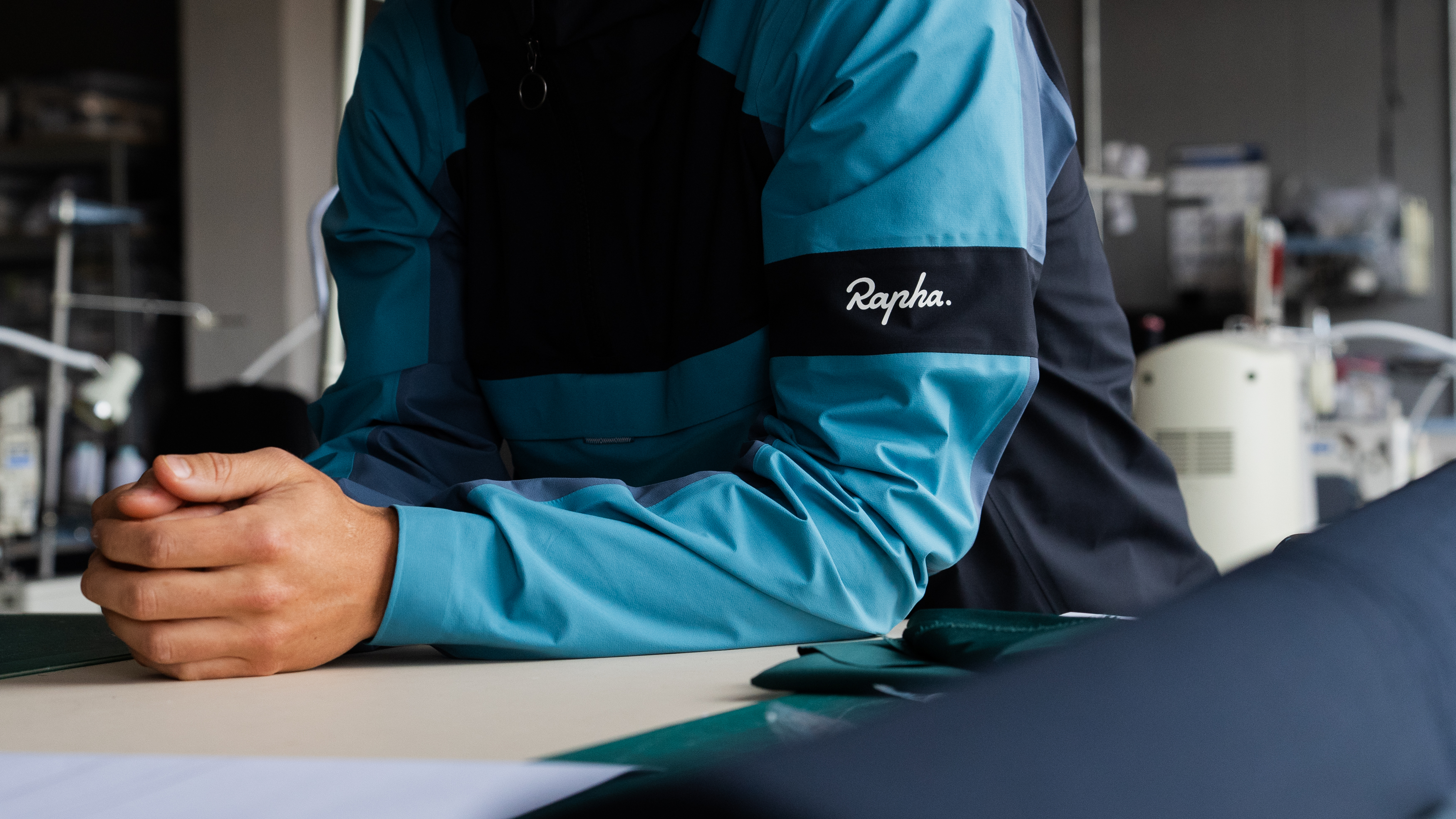 Rapha EXCESSエクスプロアフーディッド GORE-TEX プルオーバー Excess Men's Explore Hooded GORE-TEX Pullover | Rapha
