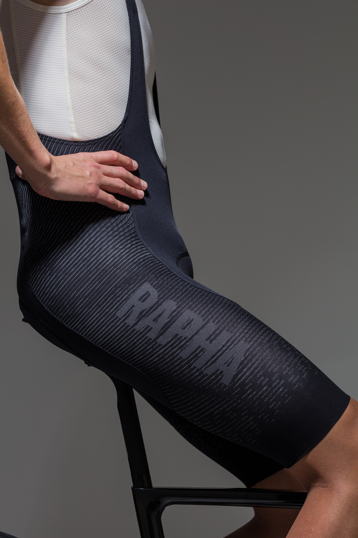 新品ラファraphaメンズ プロチーム パワーウィーブ ビブショーツ パワーウィーブ ビブショーツ | Rapha