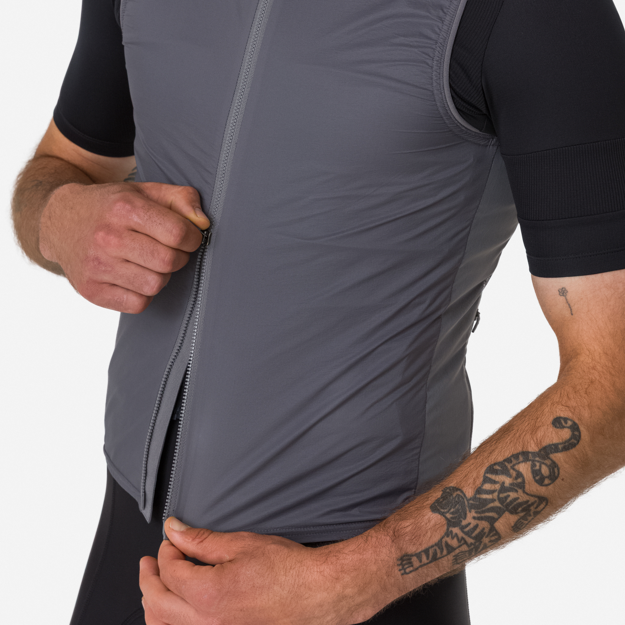 新品rapha メンズブルベエレメントウィンドジレ　M メンズ ブルベ エレメント ウィンド ジレ | Rapha
