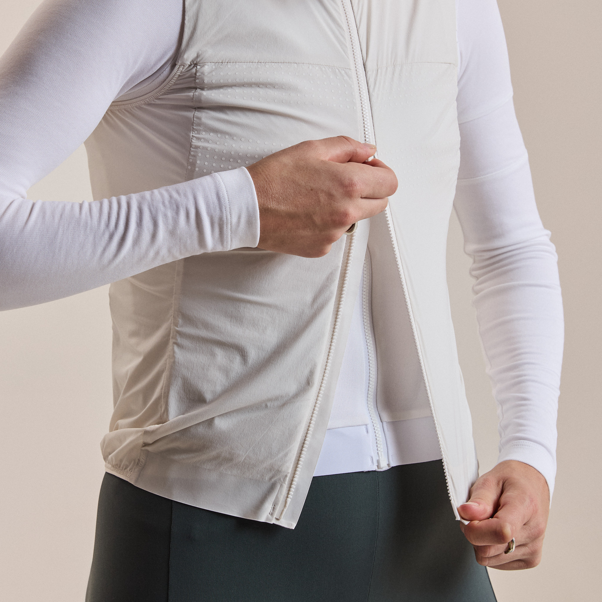 ウィメンズ ブルベ ライトウェイト インサレーティッド ジレ | Rapha