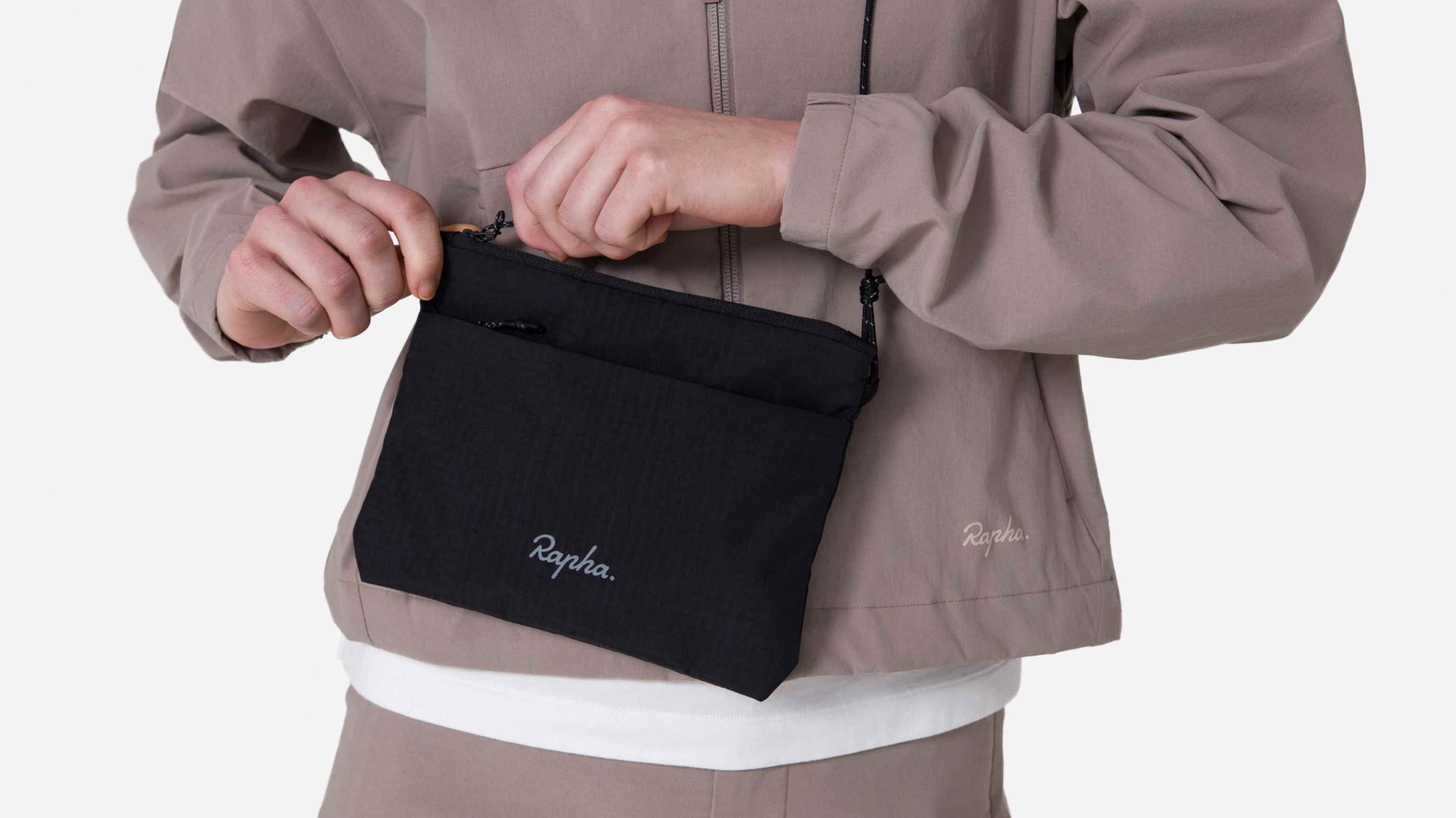 Rapha メッセンジャーバッグ 黒 Rapha Essentials Bag Black Messenger & Crossbody Bags Rapha