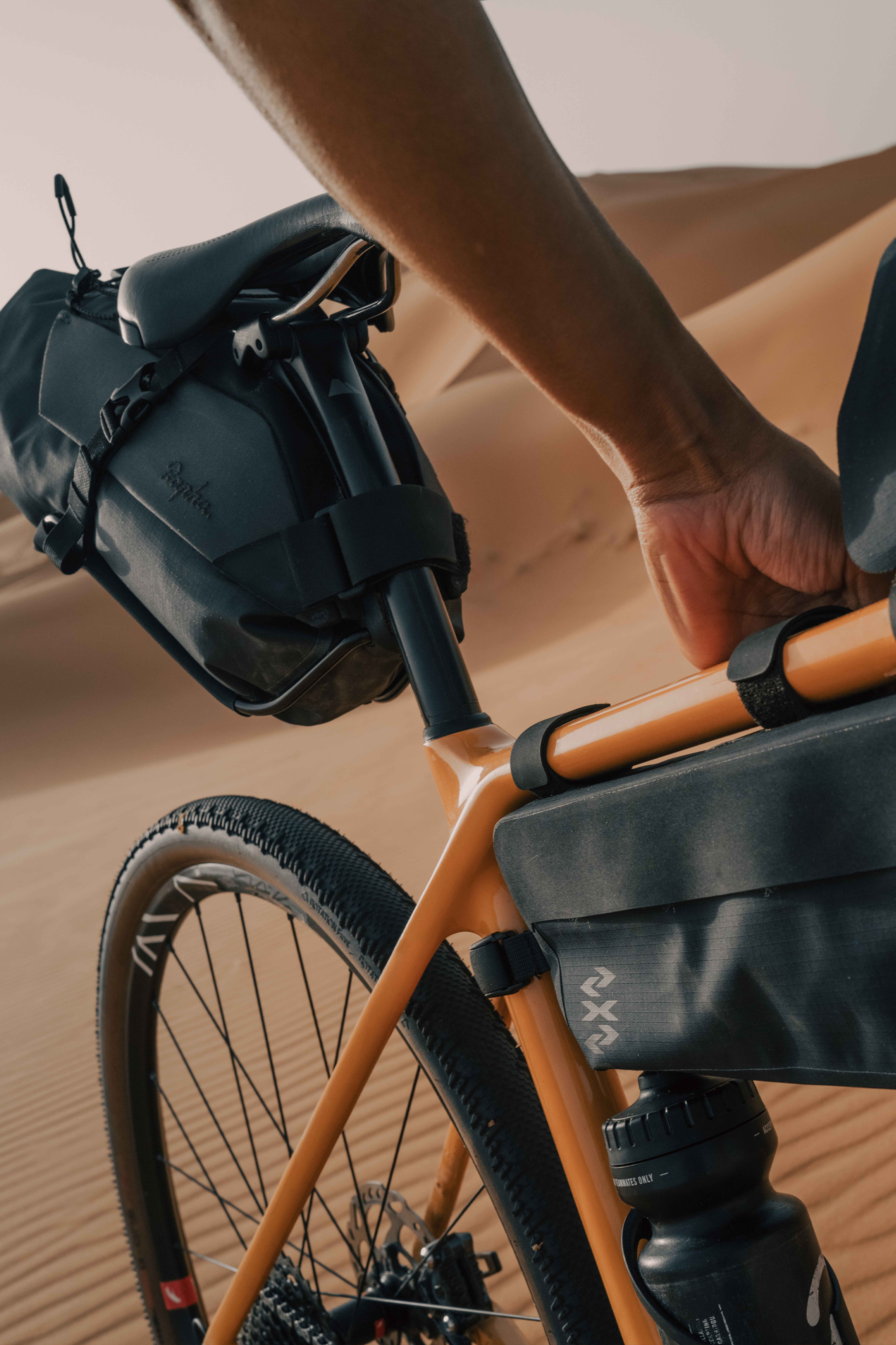 rapha EXPLORE FRAME PACK 3L - M フレームバッグ BFG01XX_frame-pack-