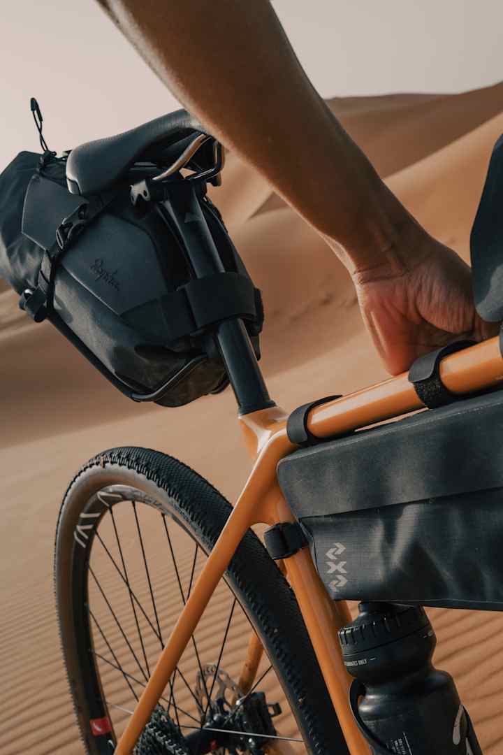 アクセサリー rapha WATERPROOF FRAME PACK - MEDIUM Explore Frame Pack 3L - Medium | Rapha