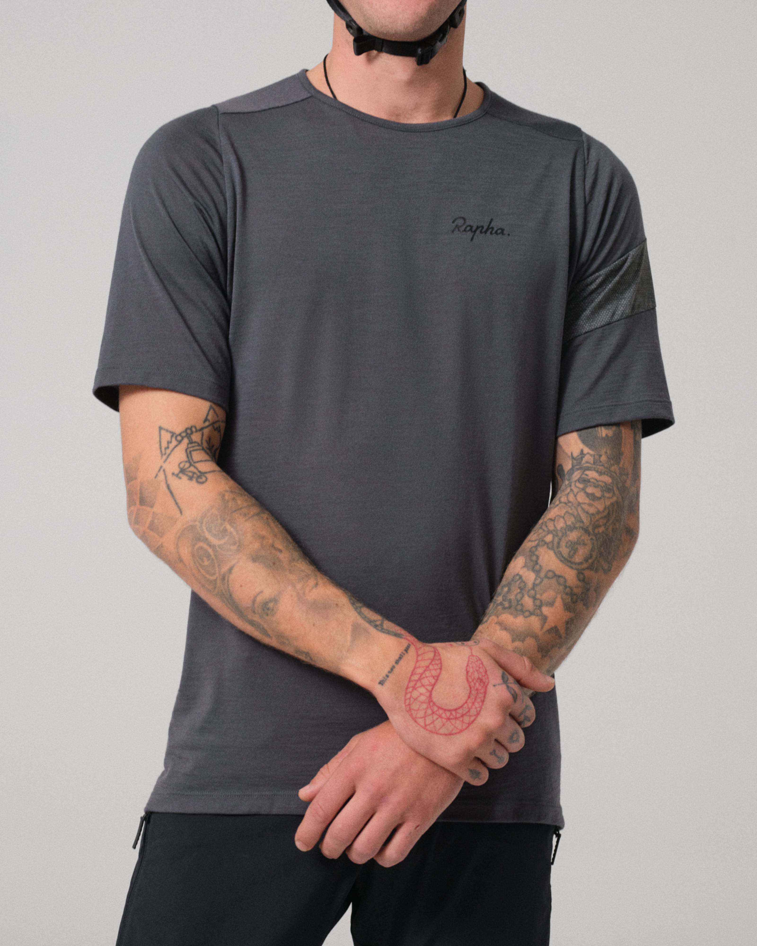 Rapha ラファ メンズ トレイル メリノ ショートスリーブ Tシャツ AGV01SS_APA_Trail-Merino-Short
