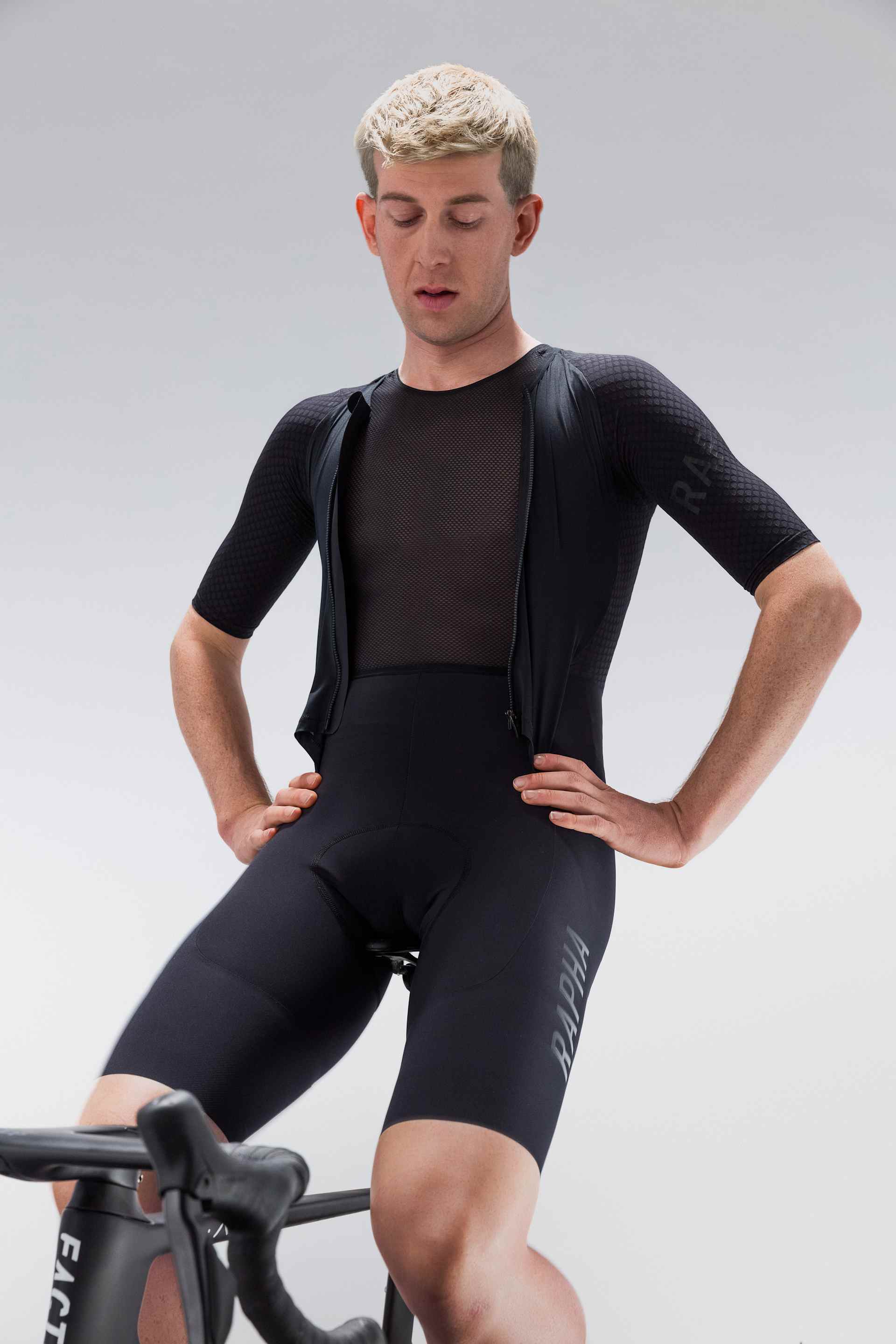Rapha Pro Team Aerosuit エアロスーツ　ワンピース　ラファ Rapha Pro Team Thermal Aerosuit 空力と保温性を追求した冬用
