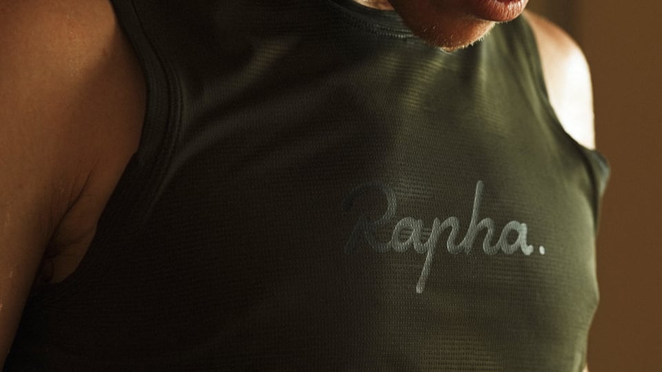 Men's Indoor Training T-Shirt Mens Breathable Technical Fabric T-Shirt  Made For Intense Training Sessions Indoors Rapha