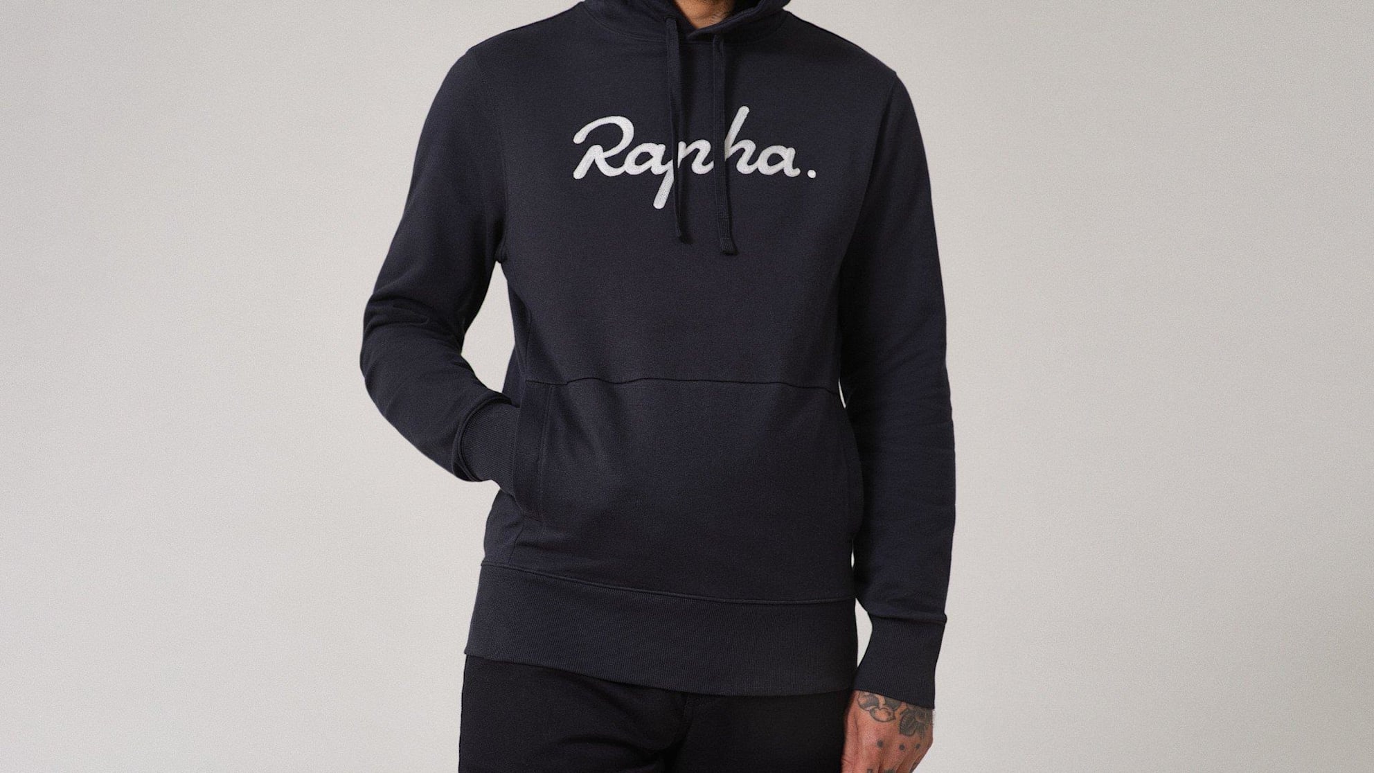 メンズ ロゴ プルオーバー フーディー | Rapha Site