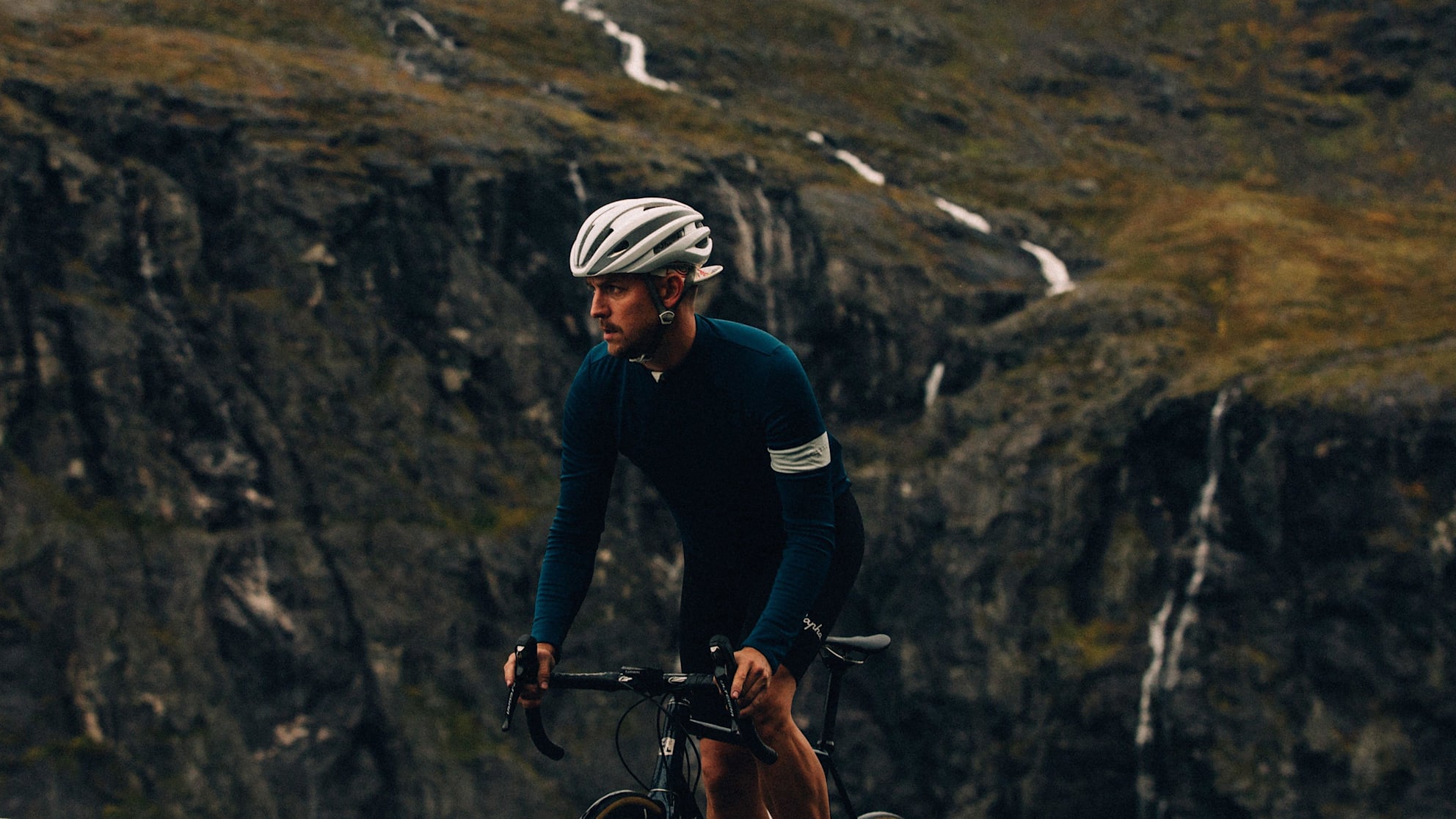 Carretera | Colección la Mejor Ropa y Accesorios Ciclistas de Hombre para Carretera | Rapha Site