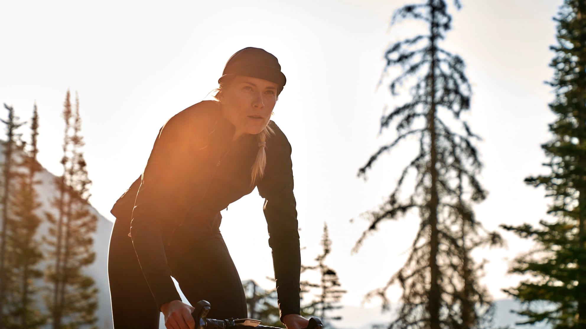 As the temperature falls and the light fades, it’s harder to get out and ride. Led by our legendary merino jerseys and padded tights, the Classic collection takes on the challenges of autumn and winter riding.