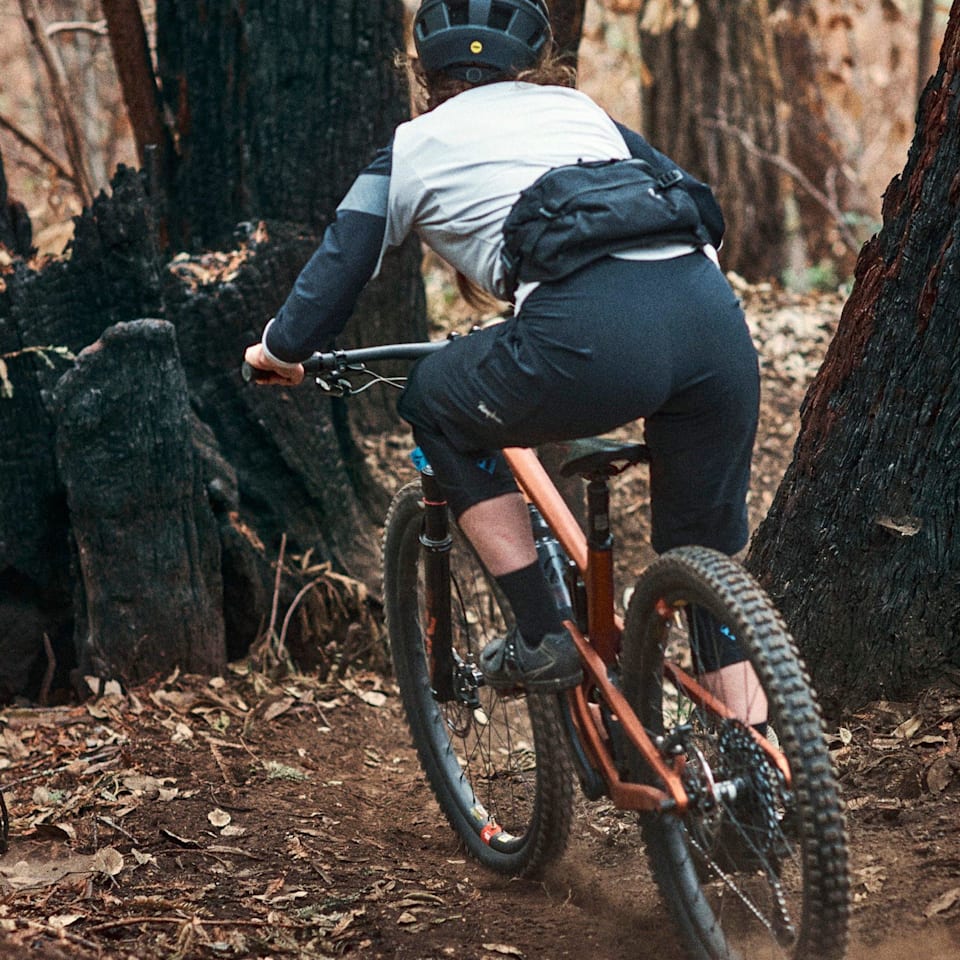 Women's Mountain Bike Shorts | Flow Shorts | Stealth Black