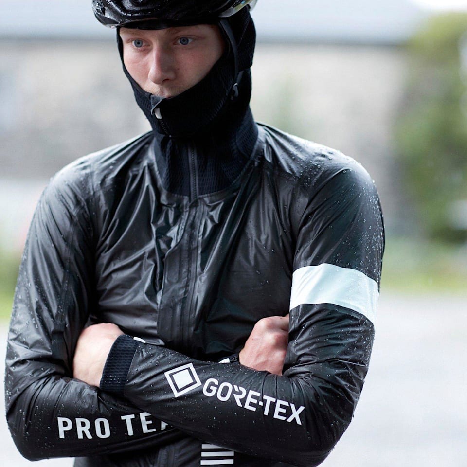 サイズはXSですRapha PRO TEAM INSULATED GORETEX JACKET