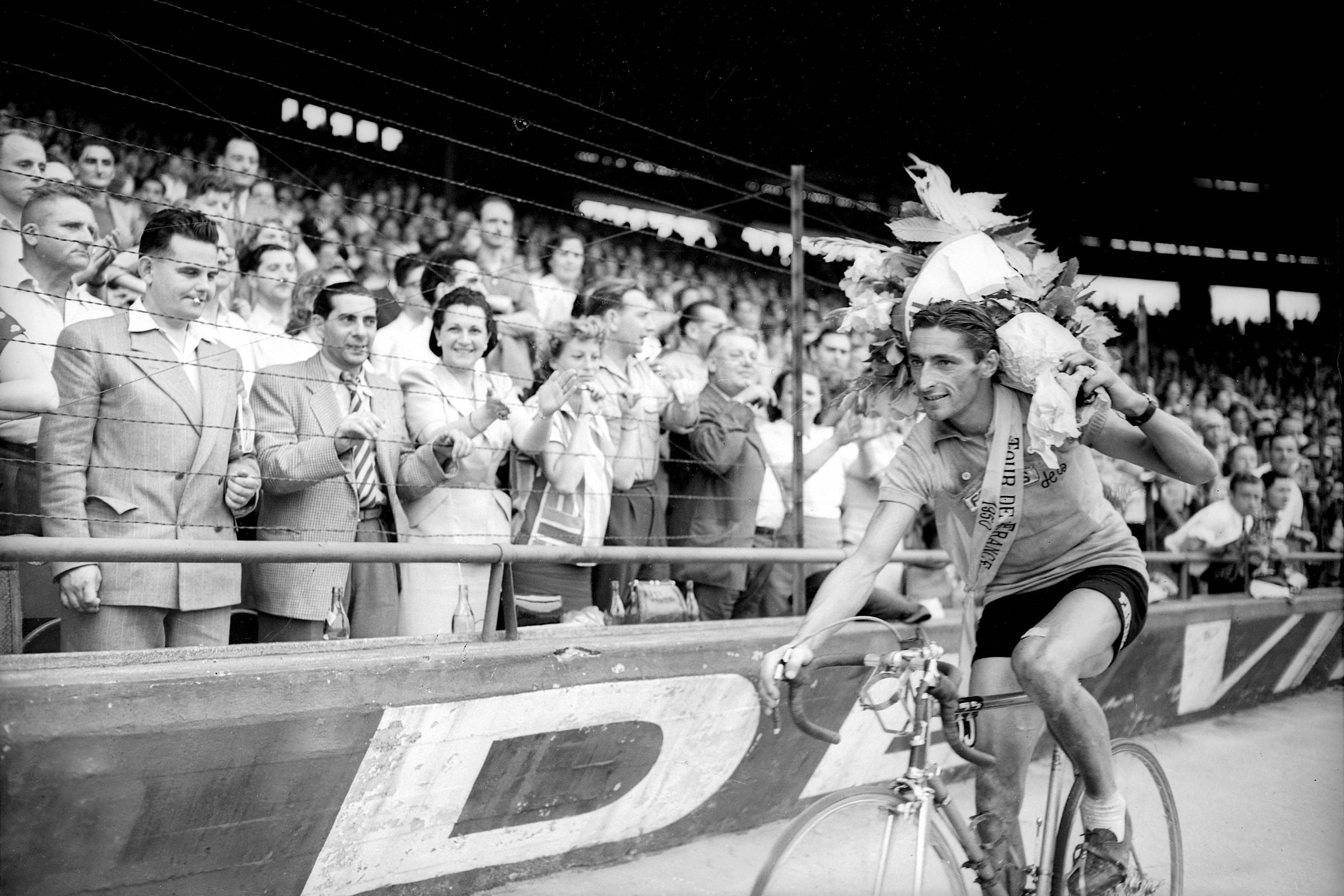 A punta de bocadillo, panela y valentía: 40 años del primer pedalazo de los  'escarabajos' colombianos en el Tour de Francia